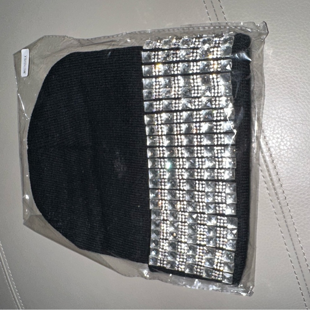 New Bling Black knitted Beanie - Picture 5 of 6